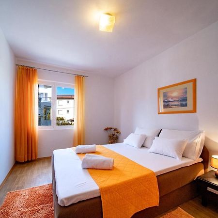 Apartments Lazaric โลปาร์ ภายนอก รูปภาพ