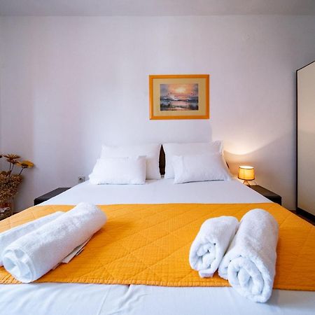 Apartments Lazaric โลปาร์ ภายนอก รูปภาพ