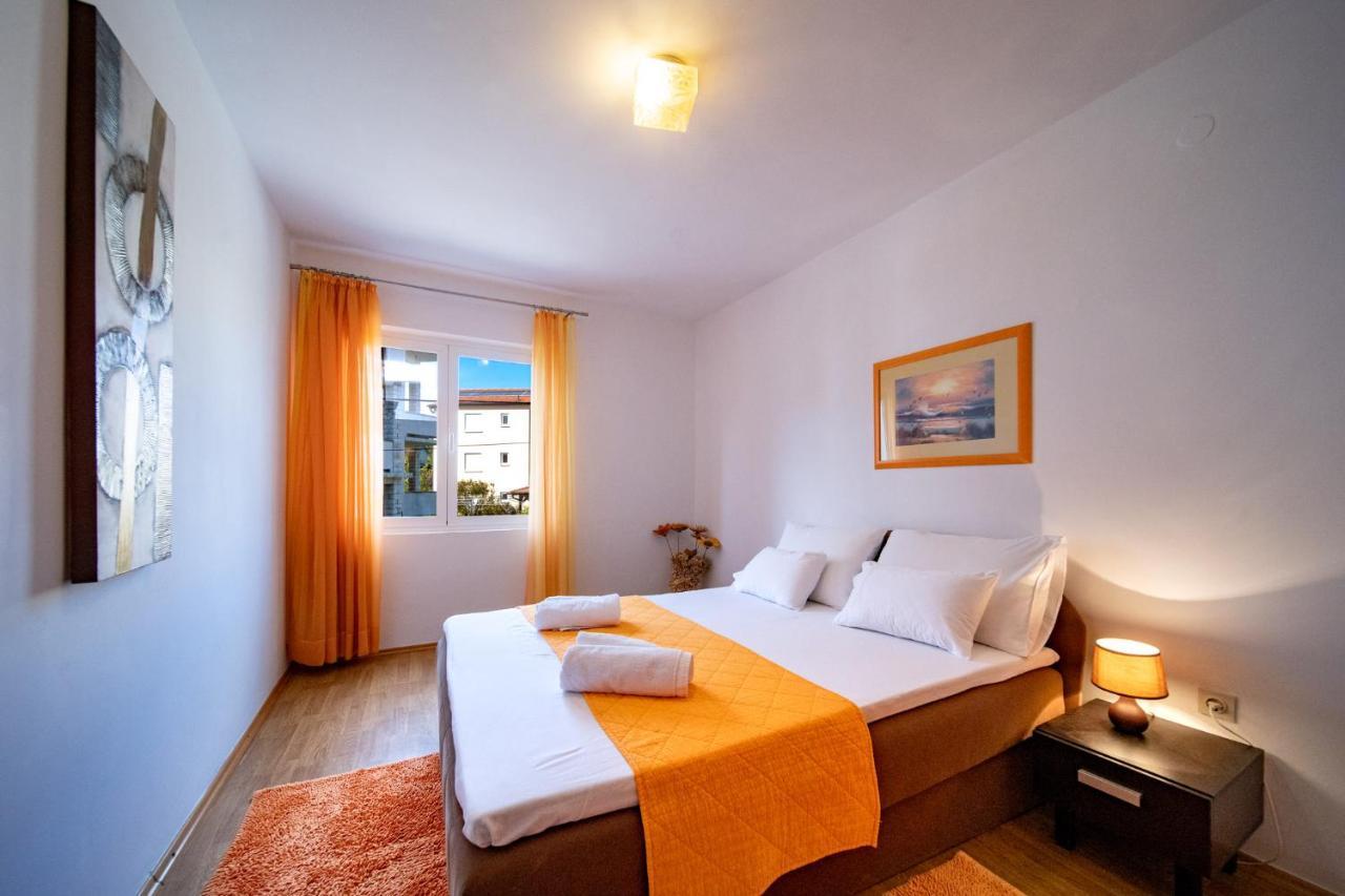 Apartments Lazaric โลปาร์ ภายนอก รูปภาพ