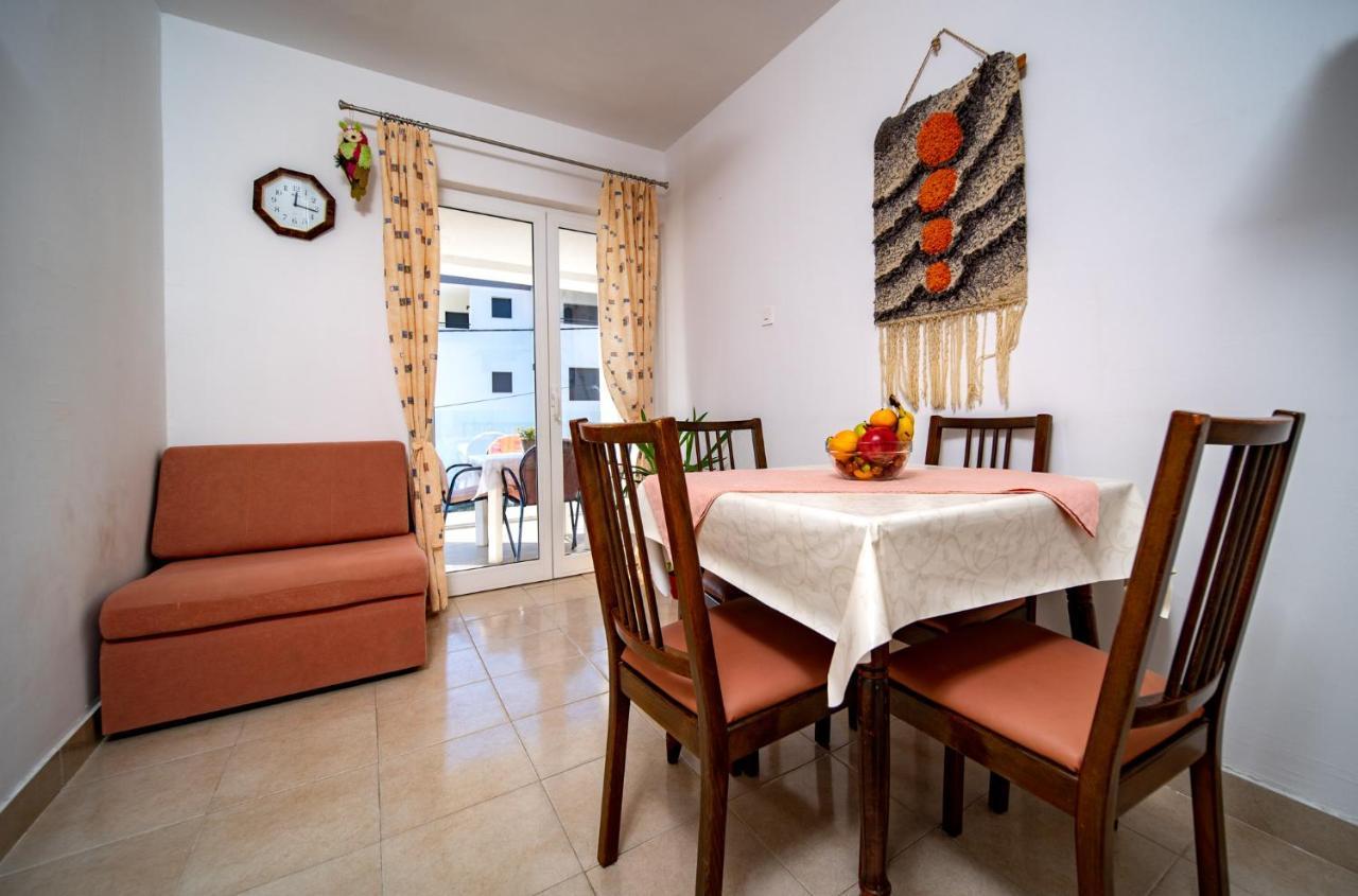 Apartments Lazaric โลปาร์ ภายนอก รูปภาพ