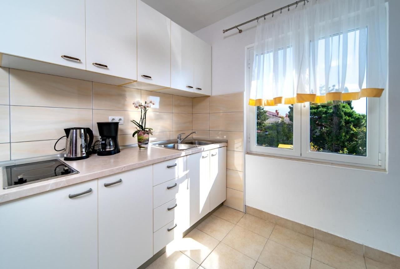 Apartments Lazaric โลปาร์ ภายนอก รูปภาพ